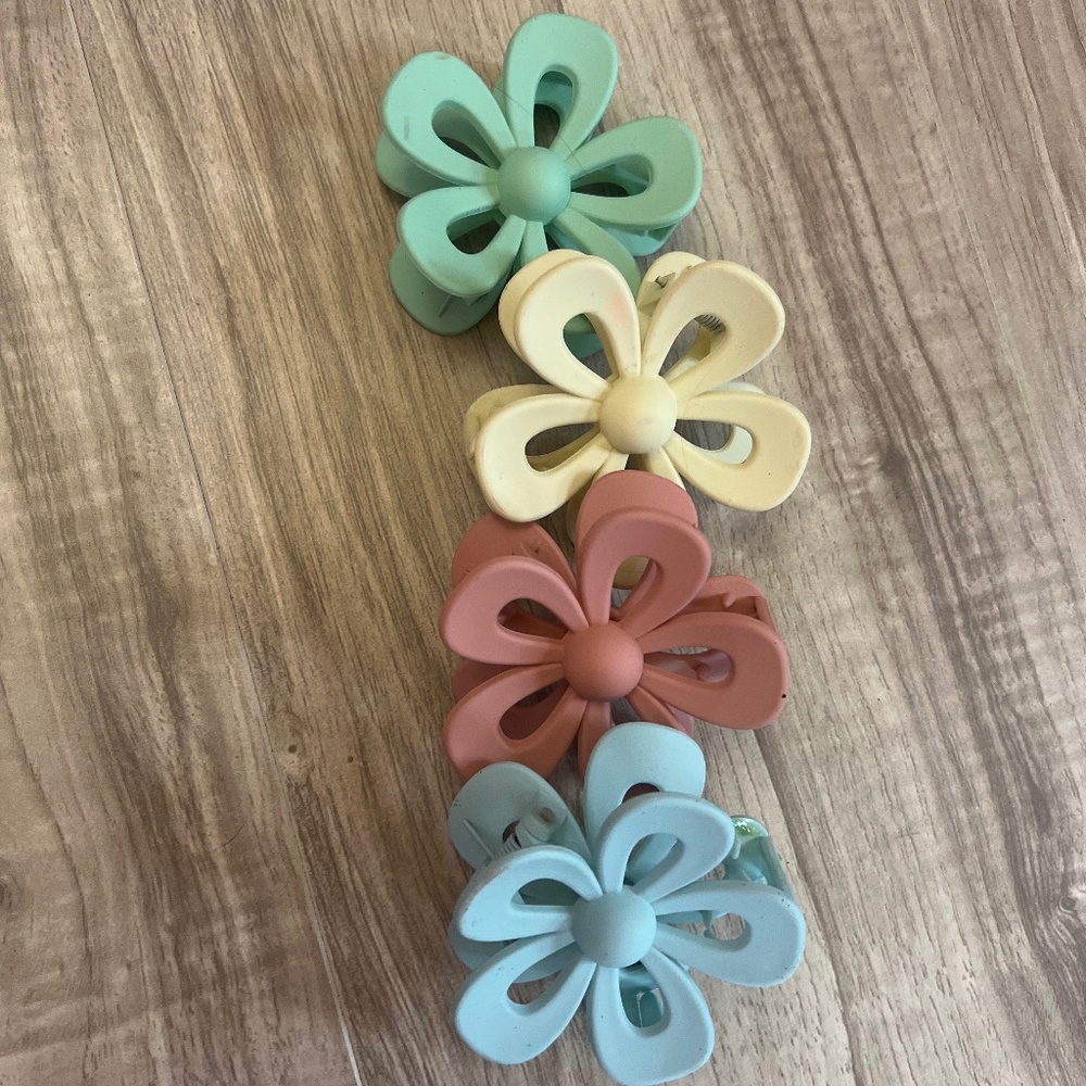four piece flower claw clips